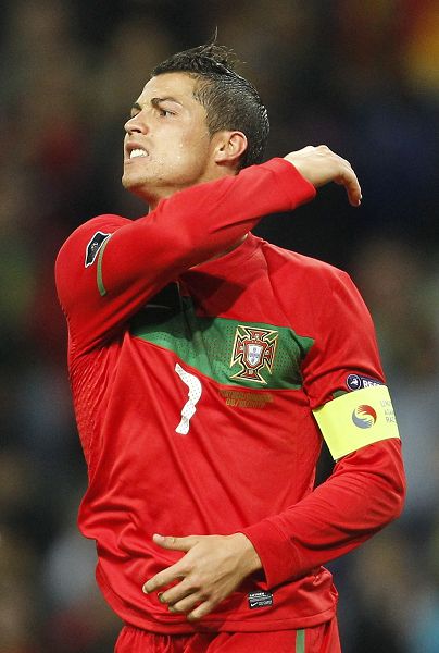 年效力中 年效力中